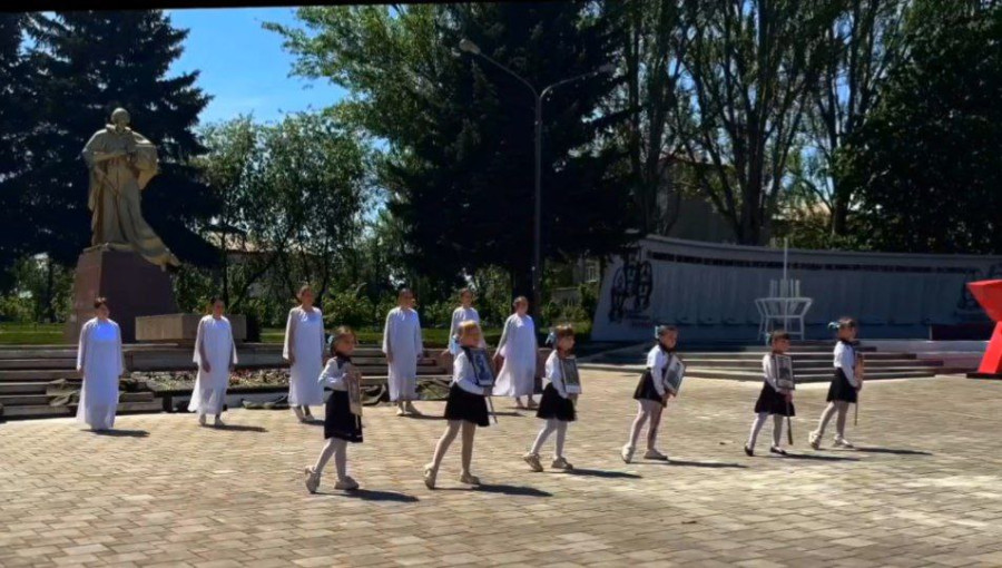 ГКДОУ "ДЕТСКИЙ САД" № 2 "ЗОЛОТОЙ КЛЮЧИК" ЯСИНОВАКОГО М. О." ДНР от всей души поздравляет вас с 9 Мая! ГКДОУ "ДЕТСКИЙ САД" № 2 "ЗОЛОТОЙ КЛЮЧИК" ЯСИНОВАКОГО М. О." ДНР от всей души поздравляет вас с 9 Мая!.